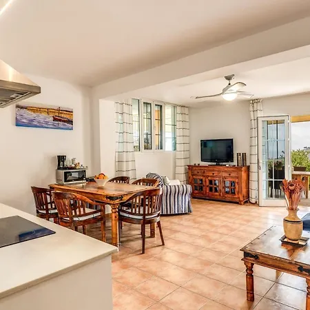 Vakantiehuis Luxury , Sea Views Private Garden