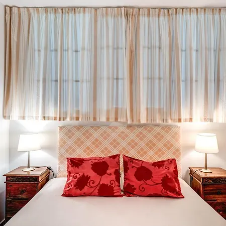 Vakantiehuis Luxury , Sea Views Private Garden *