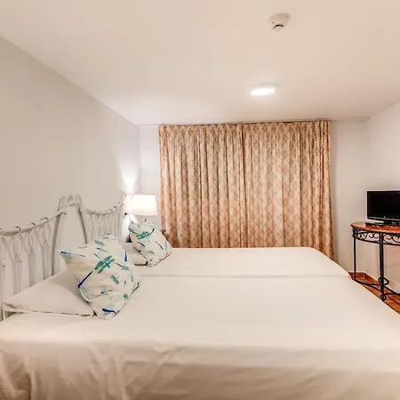 Vakantiehuis Luxury , Sea Views Private Garden *