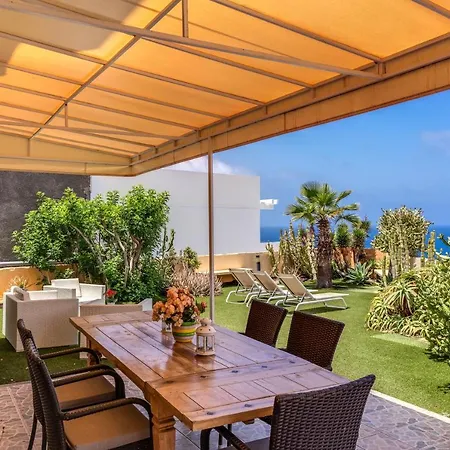 Luxury , Sea Views Private Garden