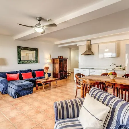 Vakantiehuis Luxury , Sea Views Private Garden *